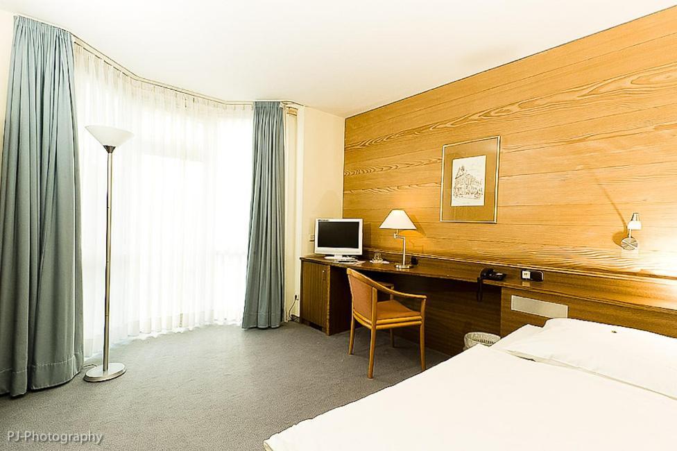 Hotel Alexander Koln Фрехен Номер фото