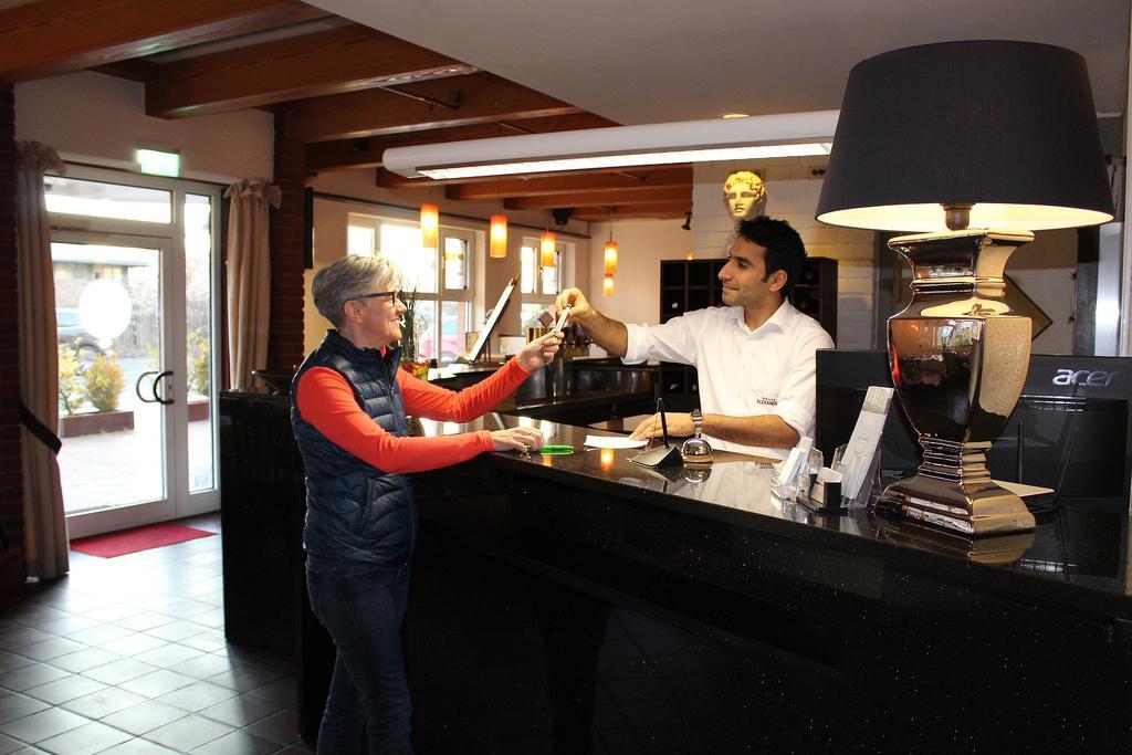 Hotel Alexander Koln Фрехен Экстерьер фото