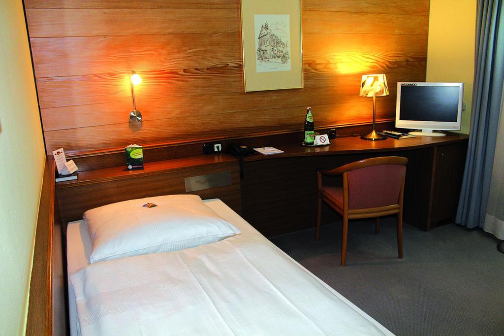 Hotel Alexander Koln Фрехен Экстерьер фото