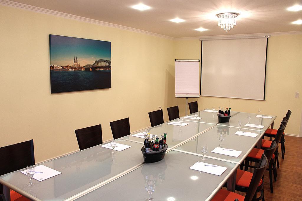 Hotel Alexander Koln Фрехен Экстерьер фото